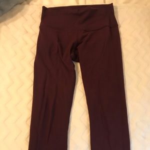 LULULEMON MAROON WUNDER UNDER LEGGINGS (Size 8)